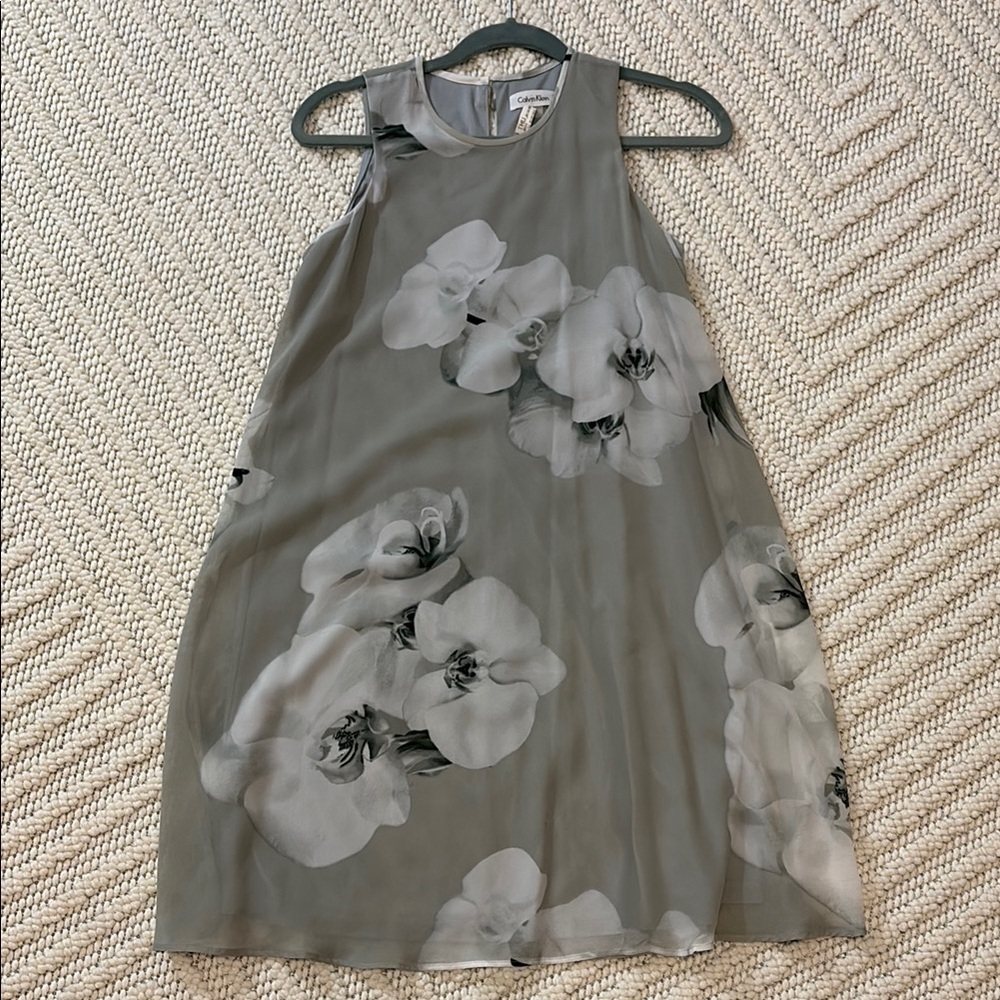 Calvin Klein Gray & White Floral Trapeze Dress